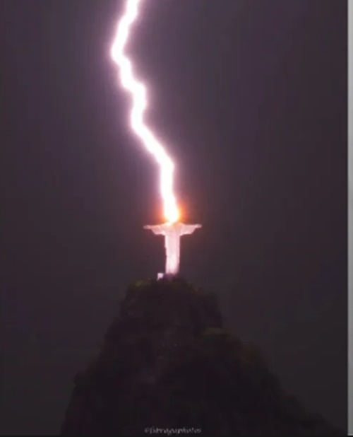 Vídeo: Impressionante! Cristo Redentor é atingido por raio