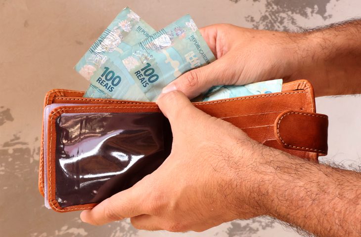 Salário dos servidores estaduais já está na conta