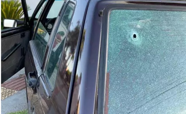 Após discussão no trânsito homem atira contra carro que levava criança