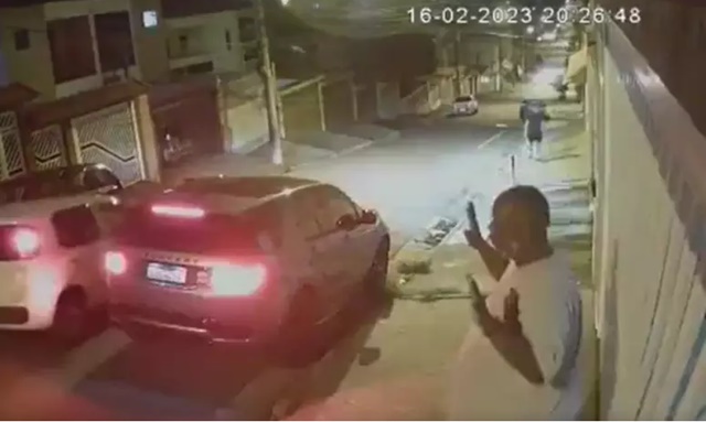 Vídeo: Cantor Péricles é assaltado e tem carro roubado