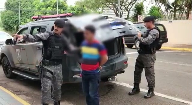 Vídeo: Homem é preso por apalpar seio de menina dentro de loja de roupa