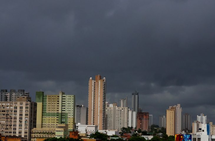 Semana começa com previsão de calor e chuva no Estado