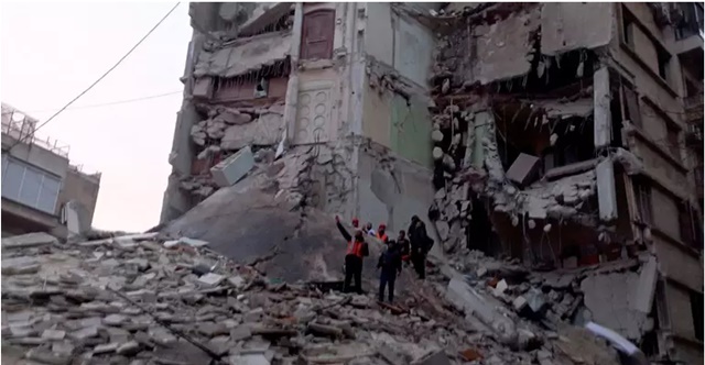 Vídeo: Sobe para 2,3 mil número de mortos em terremoto na Turquia e Síria