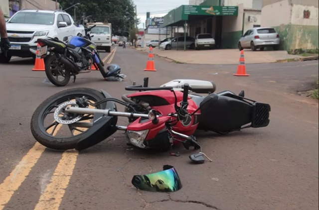 Vídeo: Homem morre após colisão entre motos na Avenida das Bandeiras
