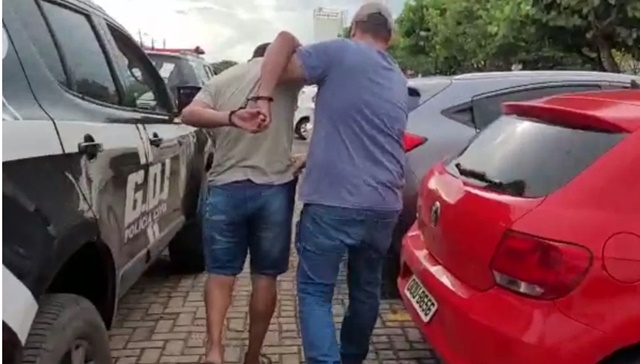 Vídeo: Mulher é esfaqueada pelo ex e socorrida com vísceras expostas