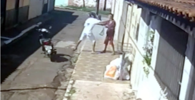VÍDEO: Morador de rua agredido por Guarda Civil morre na Santa Casa