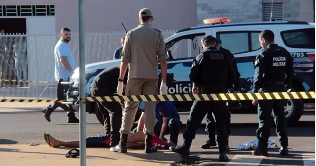 Vídeo mostra homem sendo executado na Avenida das Bandeiras