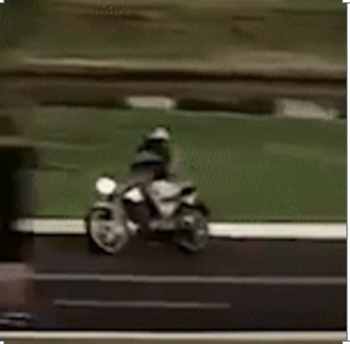 VÍDEO: Motociclista é flagradao em alta velocidade dentro do Parque das Nações
