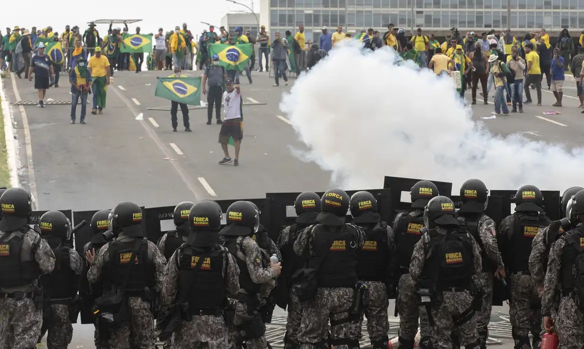 AGU cobra na justiça R$ 56 milhões de cinco condenados pelos atos de vandalismo de 8 de janeiro