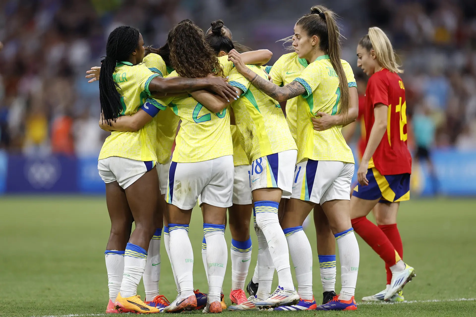 Brasil vence a Espanha por 4 a 2 e vai para a final olímpica do futebol feminino após 16 anos