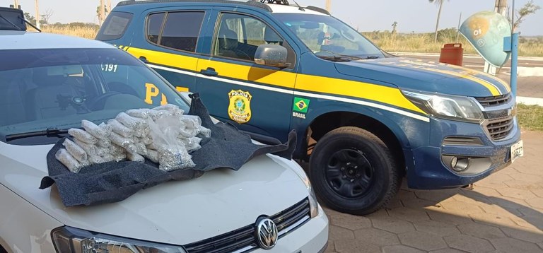PRF apreende skunk e 64 kg de prata durante fiscalização na região Leste