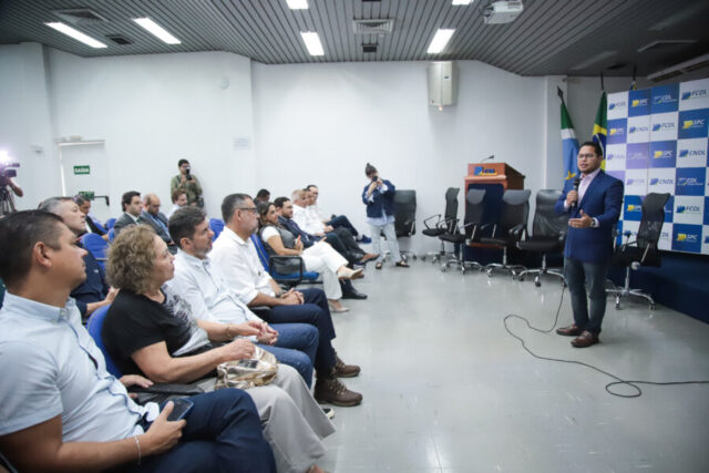 Papy destaca força da economia local e renova compromissos