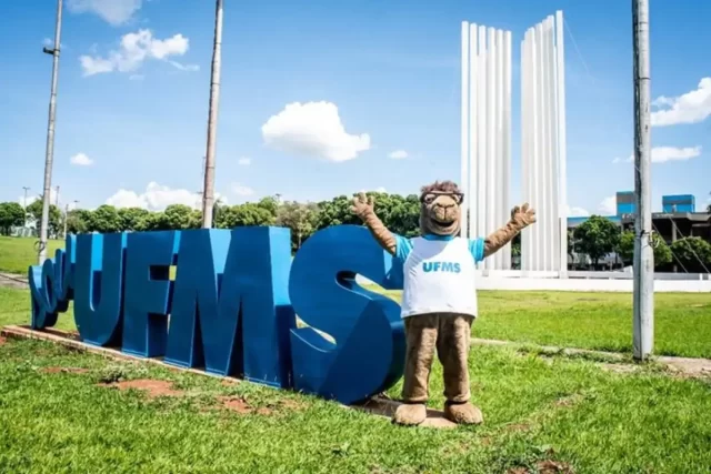 Vagas na UFMS: 28 vagas de professor substituto com salários de até R$ 8 mil