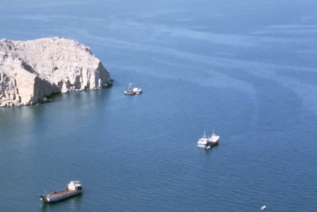 Irã reabre Estreito de Hormuz em meio a cessar-fogo Líbano-Israel