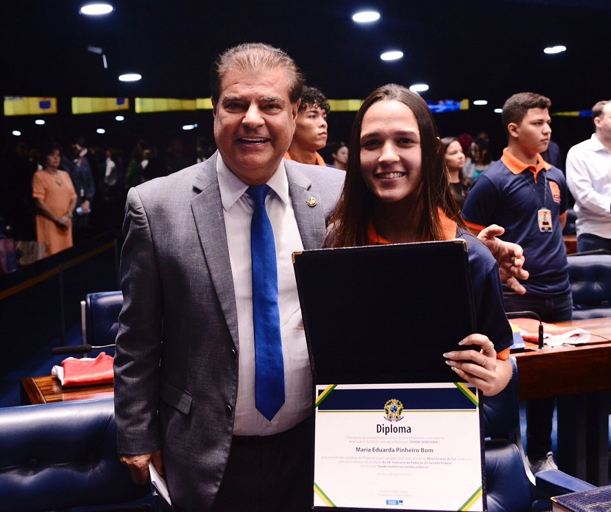 Jovem Senador: Nelsinho incentiva participação da juventude
