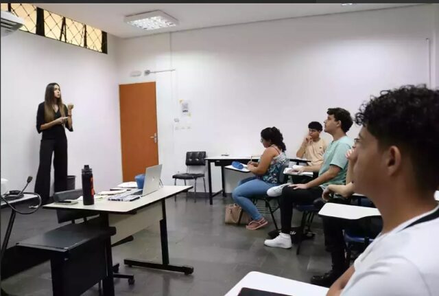 Curso gratuito de oratória oferta vagas para jovens a partir de 15 anos