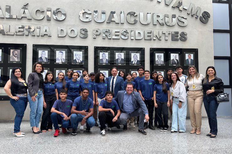 Estudantes e professores de escolas públicas do interior dialogam com deputados estaduais