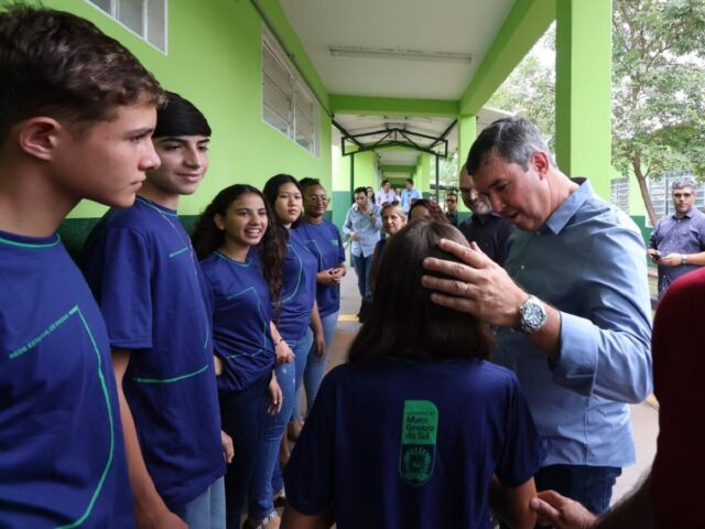 Ensino é o grande ingrediente na receita do desenvolvimento, segundo Riedel