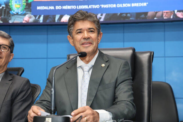 Leis de Rinaldo atendem mestres, alunos e o ensino público