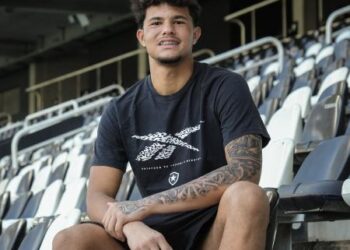Bruninho Samúdio pede votos para avó, candidata a deputada estadual no RJ